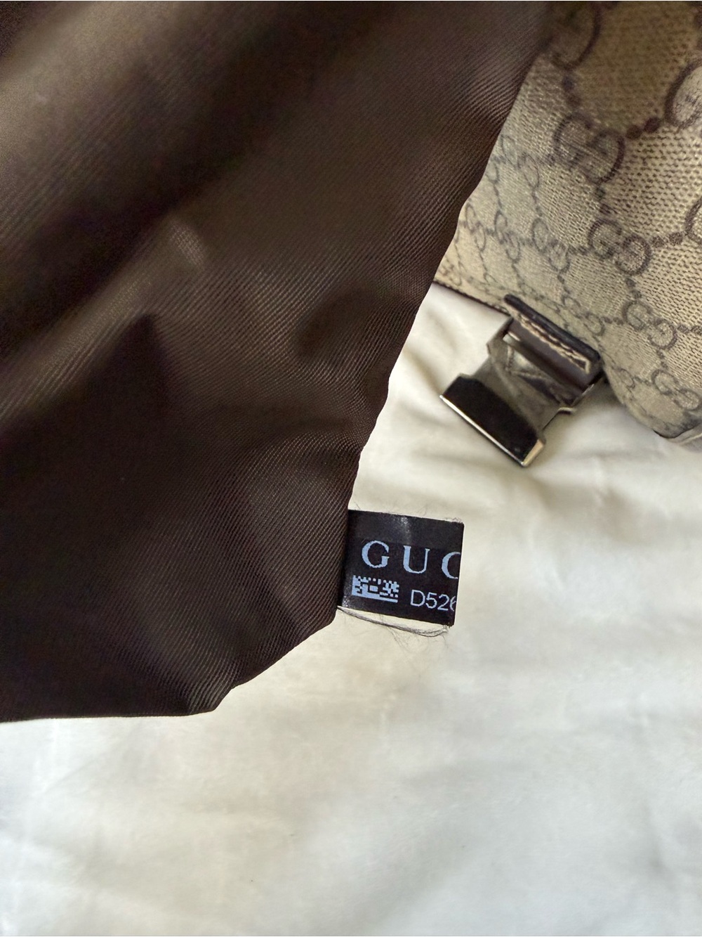 Gucci GG Supreme Interlocking G Crossbody - Picture 10 of 15